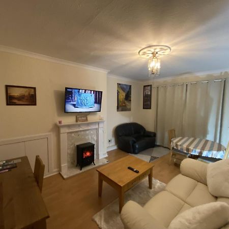 Private Lounge&Double Room Kilwinning Exterior foto