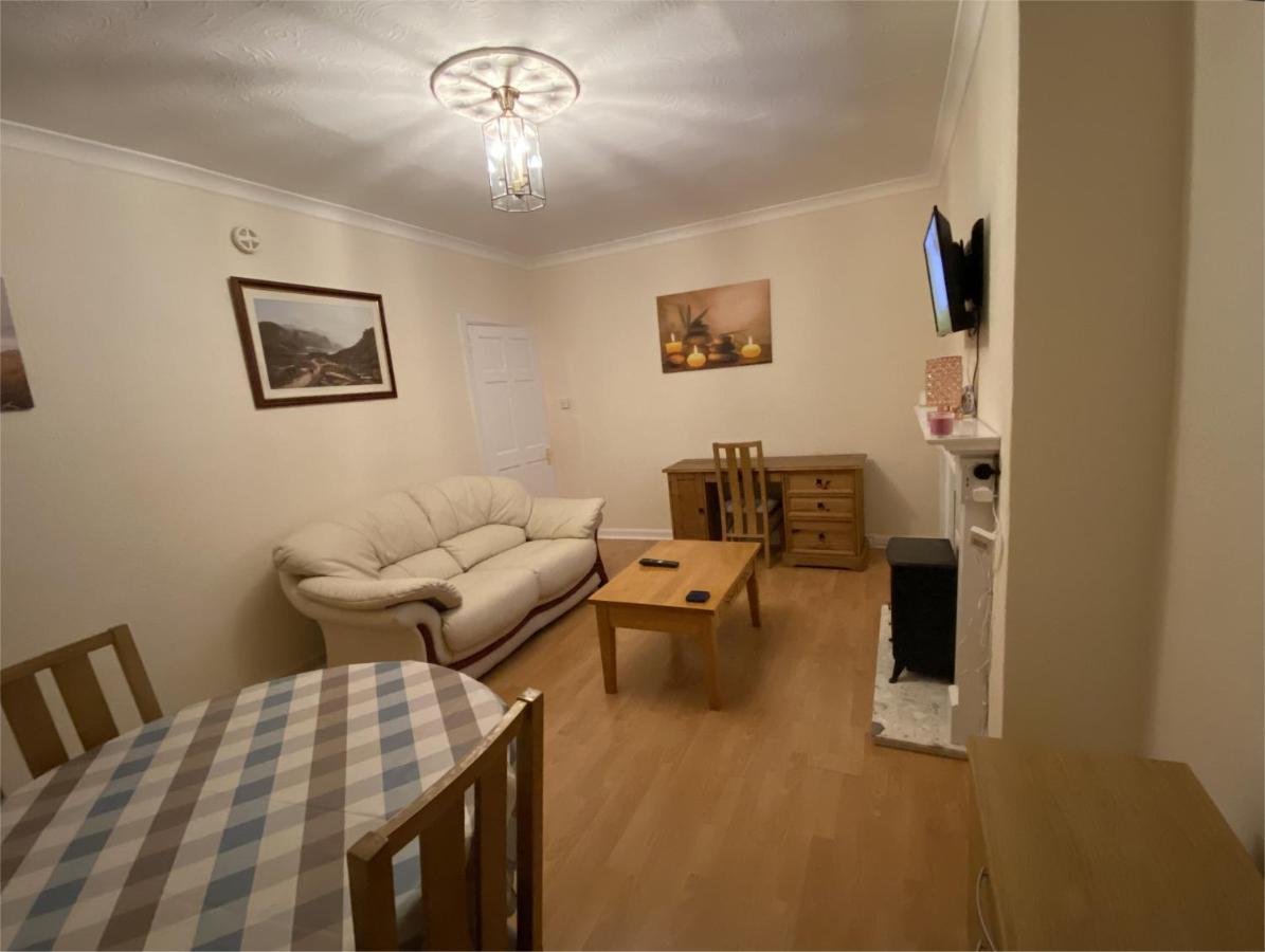 Private Lounge&Double Room Kilwinning Exterior foto