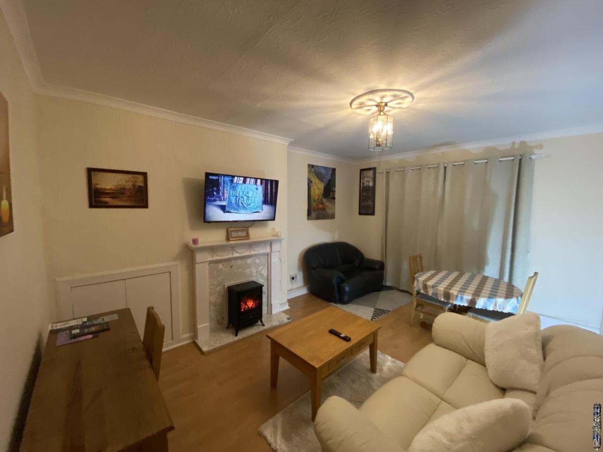 Private Lounge&Double Room Kilwinning Exterior foto