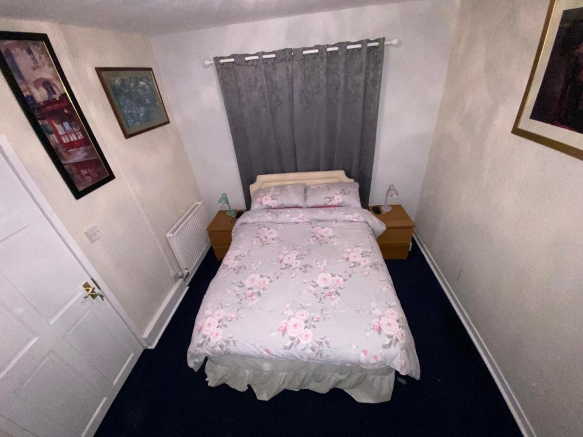 Private Lounge&Double Room Kilwinning Exterior foto